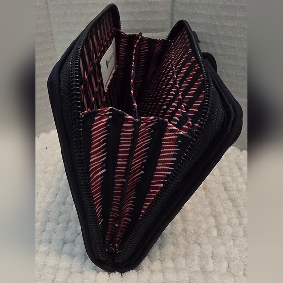 NEW Vera Bradley Black Midtown RFID Snaptab Wallet! - Picture 5 of 12